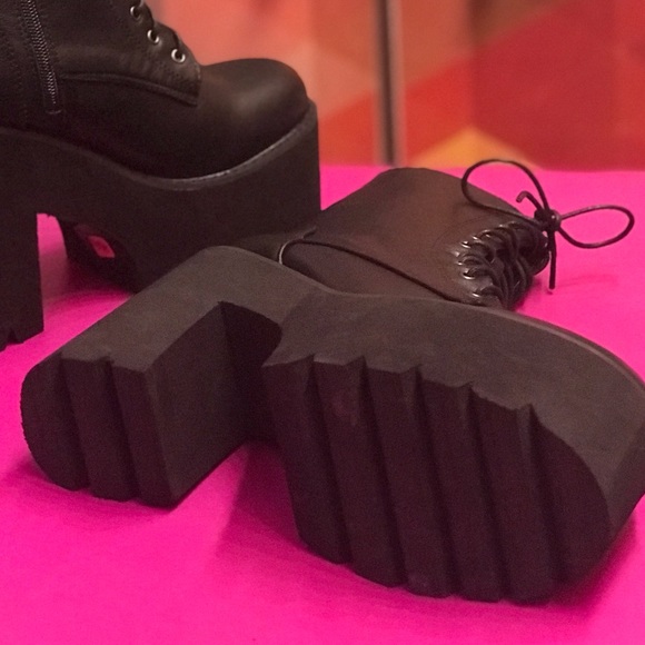 Size 8 Hope Lug Sole Lace-up Heel Combat Ankle Booties Nu Shuz Key West - Picture 6 of 6